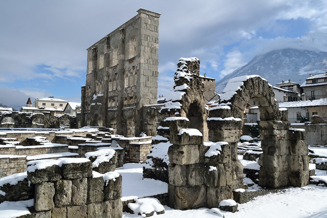 DSC_2669_1837. Aosta : Ruins of the Roman Theatre.