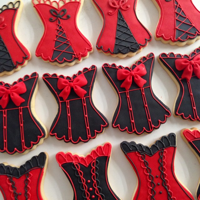 Sinfully sweet corset cookies! #bridalshower #valentinesday #customcookies #redhot #lvsweets