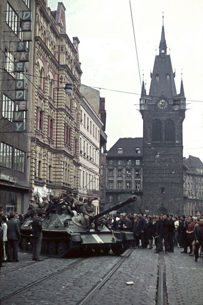 Последствия ввода войск овд в чехословакию. Операция «Дунай». Чехословакия, 1968 год.. Чехословакия 1968 год. Танки в Праге 1968. Операция Дунай 1968.