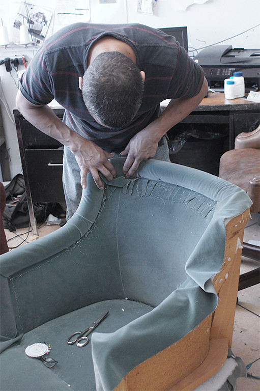 Sofa Reupholstered Process Reupholstering A Sofa In Los An Flickr