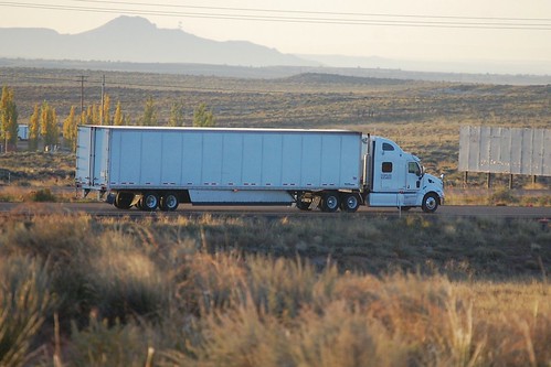 arizona usa truck transport semi northernarizona trucking peterbilt 18wheeler tractortrailer bigrig interstate40 longhaul navajocounty peterbilttruck 27oct2014