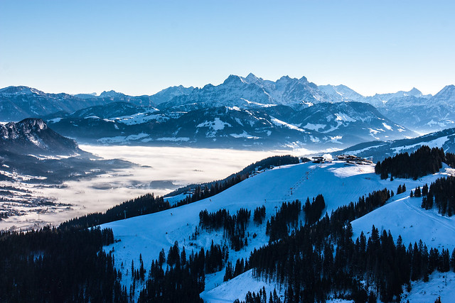 Skiwelt Wilder Kaiser - Brixental: Blick vom Brandstadl auf das nebelgefüllte Tal
