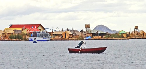peru lake titicaca uros islas totora islands boatman ρeru solo travel bilwander