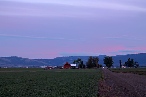 sunset usa oregon barn unitedstates farm bluemountains fields lagrande ooolookit
