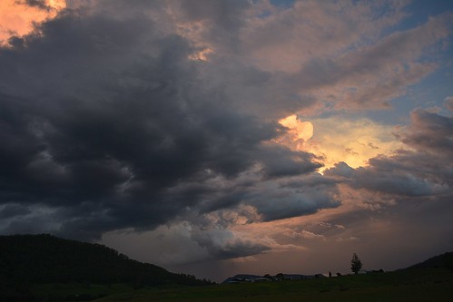 sky storm sundown dusk australia nsw thunderstorm australianlandscape cloudscape northernrivers rukenvale australianweather illuminatedcloud