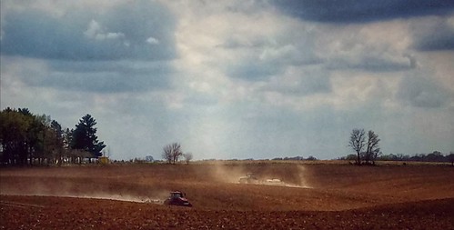 spring springrites planting field tractor farmmachinery dust farming agriculture rain clouds illinois