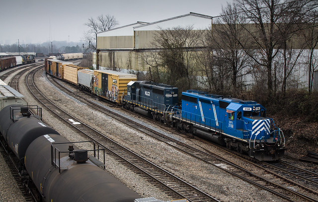 Leaser SD40-2's on Q542