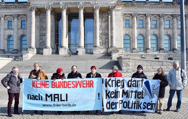 26.02.15: Protest vor Bundestag: Keine Bundeswehr nach Mali!