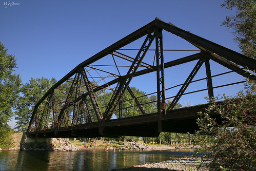 Axtell Bridge | A single lane steel truss bridge spans the G… | Flickr