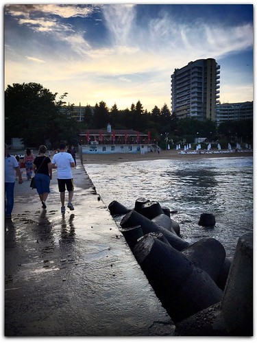 summerholidays juny2016 beach sunset people colors light clouds reflection flickr rosadikrosaaksentowicz iphone6s atmosphere goldensands bulgarien