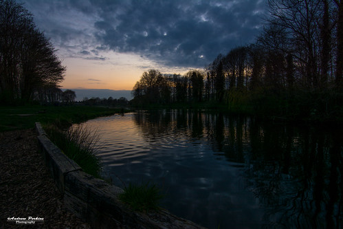 sunset lliswerry pond lake water fishing sky cloud nikon tokina shadow reflection ripples dusk