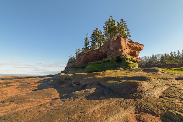 Exploring The Islands of Burntcoat (Bay of Fundy: Low Tide)