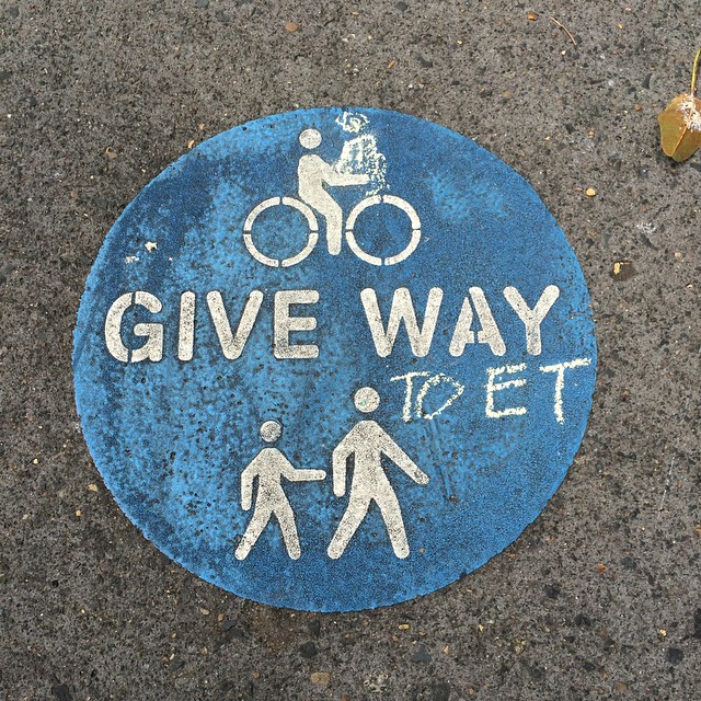 #GiveWay to #ET at Prince Alfred Park @cityofsydney #sign #chalk