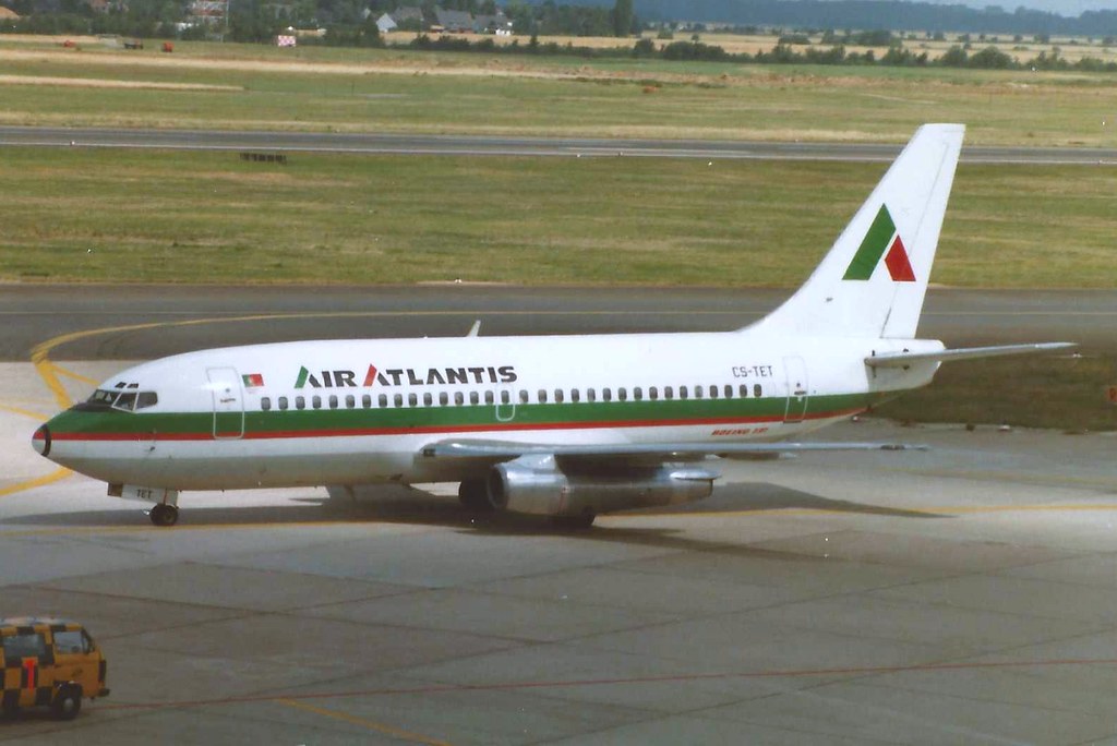 DUSSELDORF JULY 1988 AIR ATLANTIS BOEING 737 CS-TET