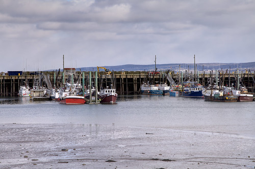 canada pier novascotia ns tide wharf bayoffundy lowtide fishingboats digby hdr 2014 extremetides