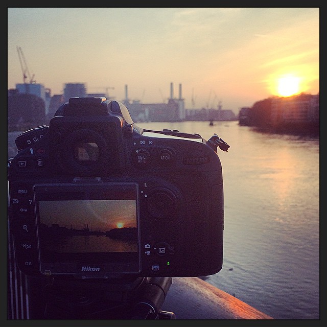 Would have prefered a time lapse of the eclipse. Still a beautiful sunset from London. #photography #sunset #london #Lifeisgood #GoodTimes #Vauxhall #BatterseaPowerStation #TimeLapsePhotography