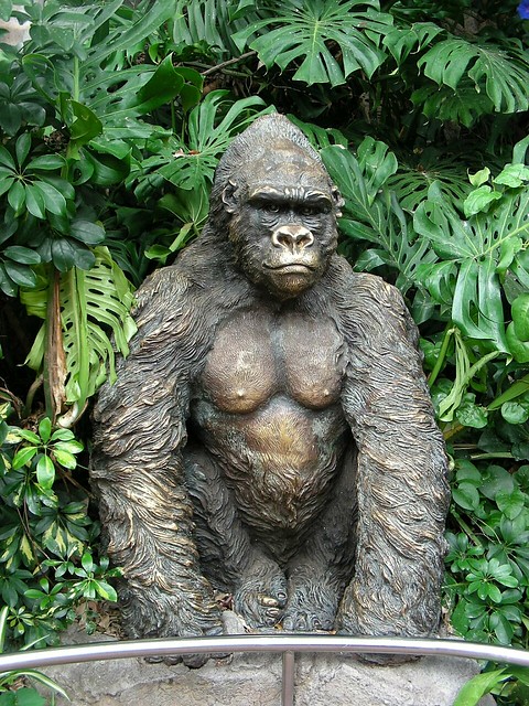 Tenerife Gorillas 001: Statue