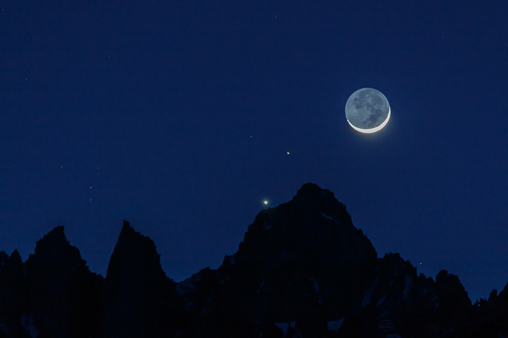 Puesta de la Luna, Marte y Venus sobre el Monte Whitney |  me identifico |  Flickr