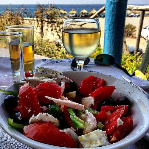 214/366 Today was a quiet day by the beach, but somehow I managed to walk more than 14.000 steps. The highlight of the day was eating yet another Greek salad accompanied by a glass of #Retzina, at the #Geropotamos beach. This is the life. #greeksalad