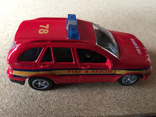 HTI Teamsterz - Fire & Rescue - BMW X5 ? - Fire Chief's Car - Miniature Die Cast Metal Scale Model Emergency Services Vehicle