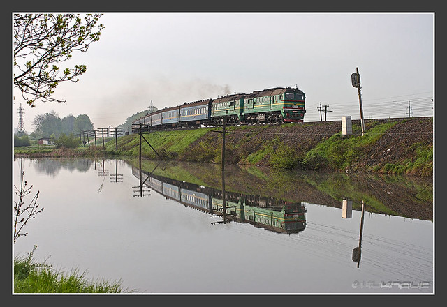2M62 with passenger train, Tustan/Ukraine, 01.May 2008