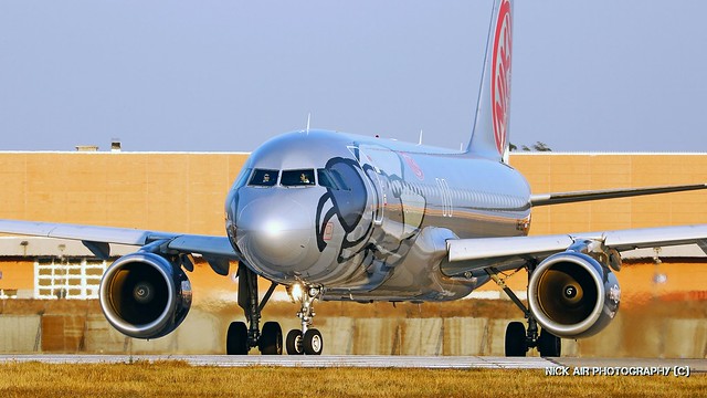 OE-LEH Niki Airbus A320-214