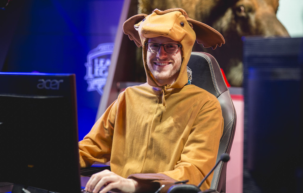 MOOSE AZAEL