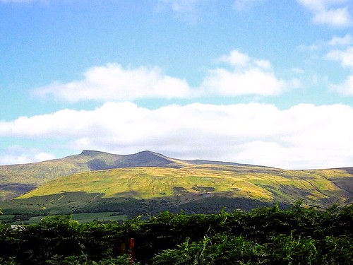 scenery nationalpark landscape corndu penyfan peaks clouds cymru wales mountains breconbeacons