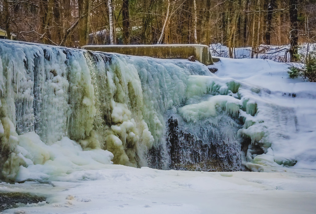 Frozen fall. Заморозка водопада. Замороженный водопад в США. Frozen Waterfall.