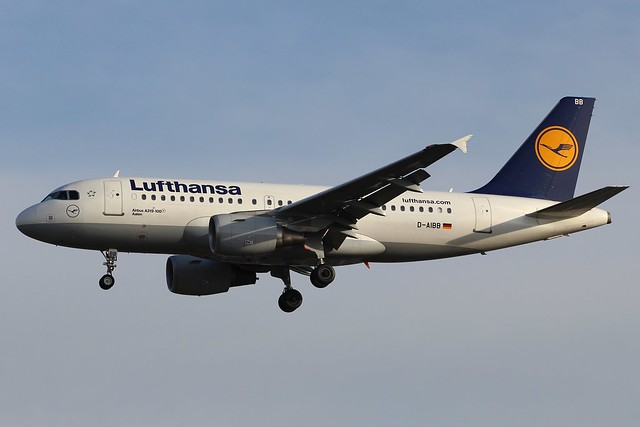 Lufthansa - Airbus A319-112 D-AIBB @ London Heathrow