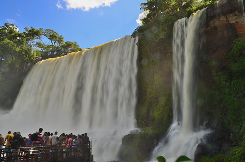 Cataratas del Iguazú by Papa Pic, Cataratas del Iguazú en el Parque Nacional Iguazu, Argentina..
Paseo inferior. Salto Boseti.sunset n