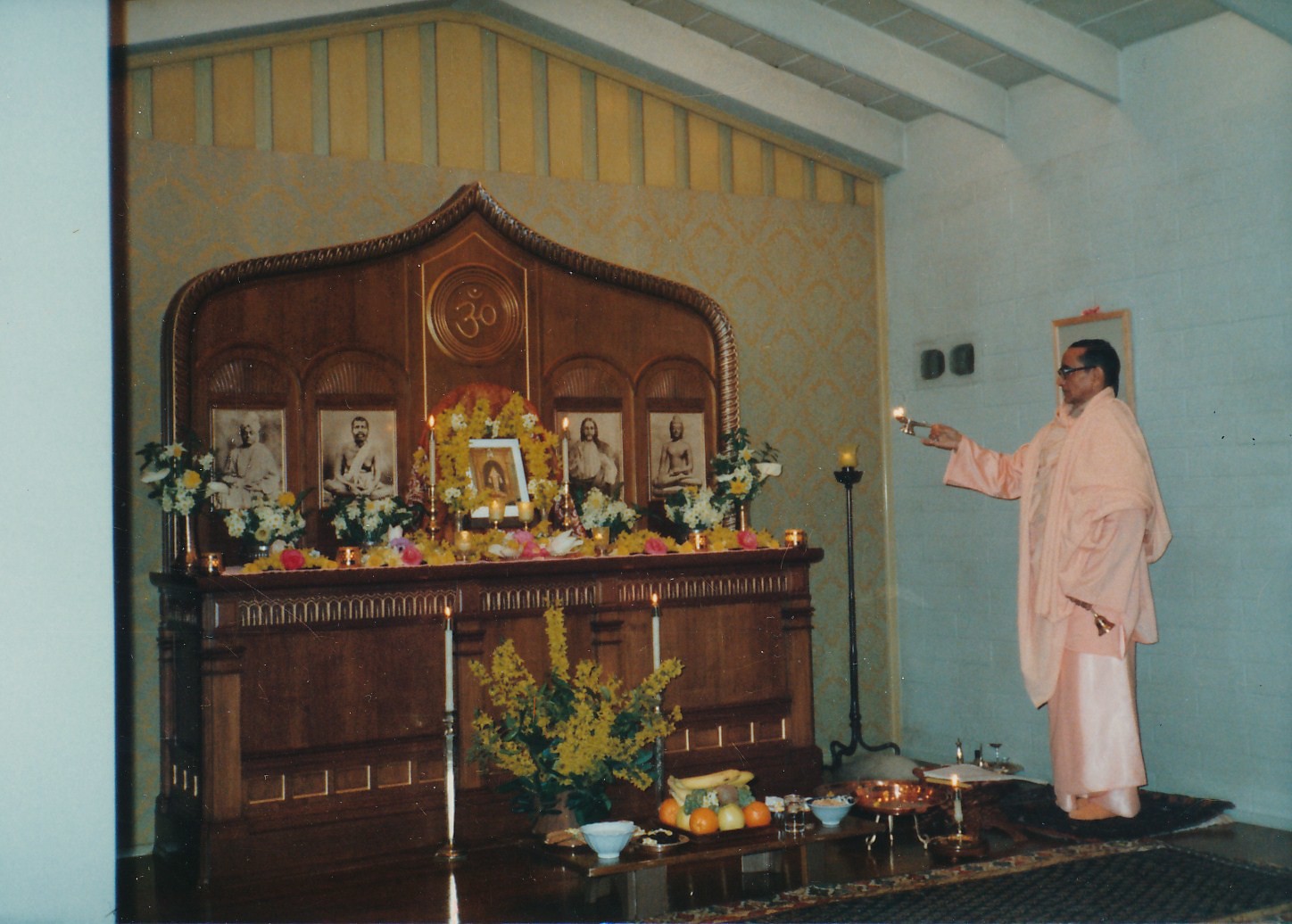 Swami Pramathananda Sri Chaitanya Puja