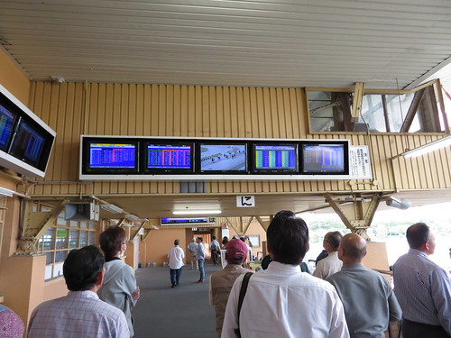 名古屋競馬場の第一スタンド2階の風景