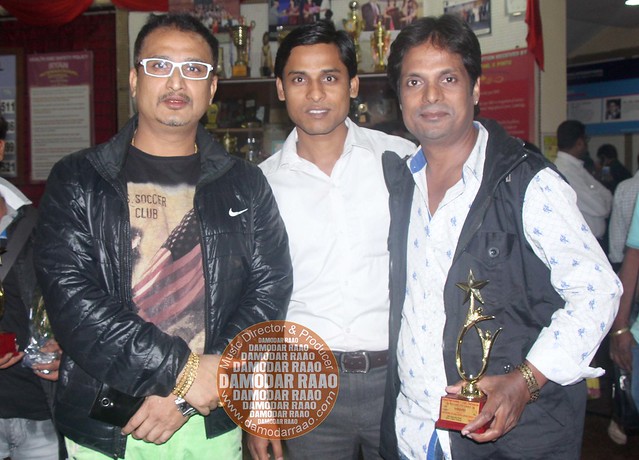 Damodar Raao & Awdhesh Mishra -  Darshanik mumbai press media award 2015 best music director damodar raao - kalyanji jana mumbai1