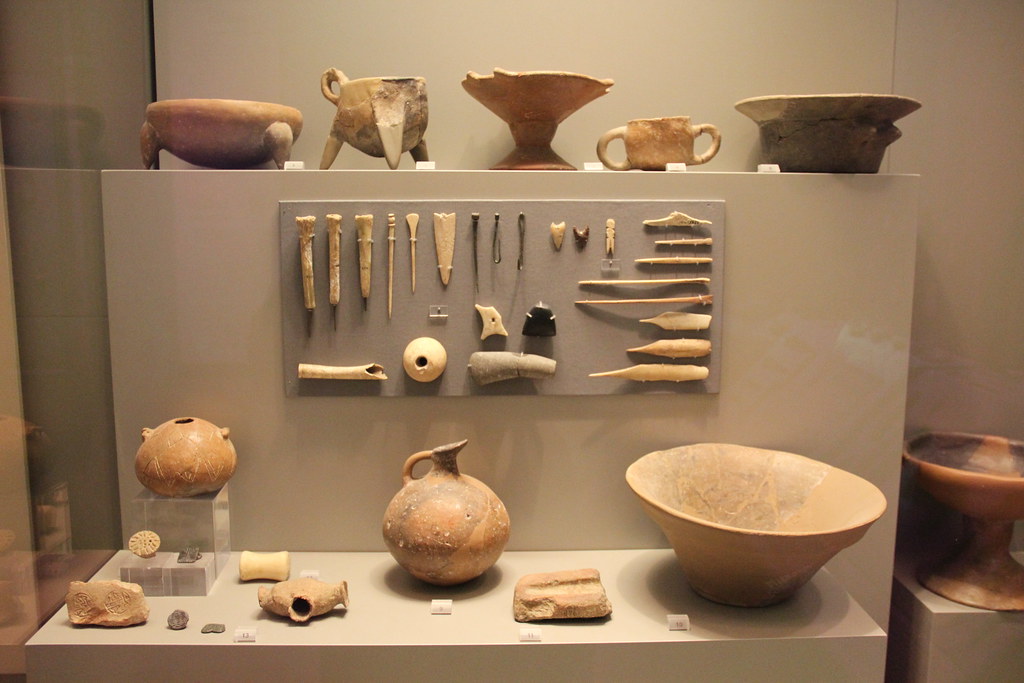 古希腊早期青铜时代的陶器和工具