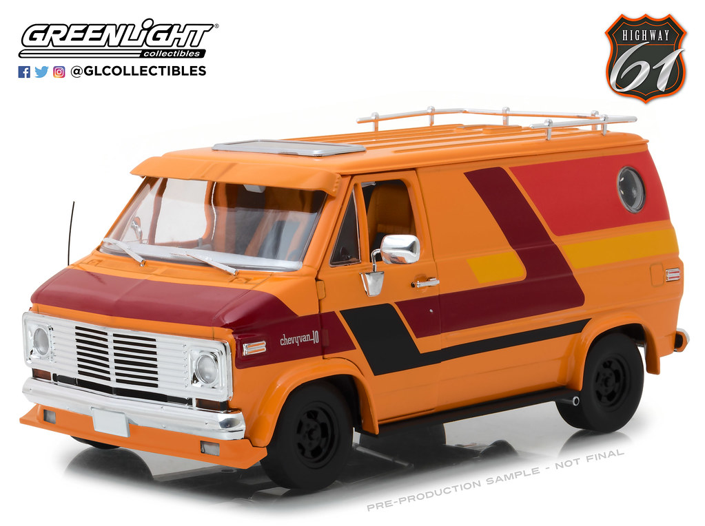 Highway 61 1:18 1976 Chevrolet G Series Van Diecast Custom Orange 18012 