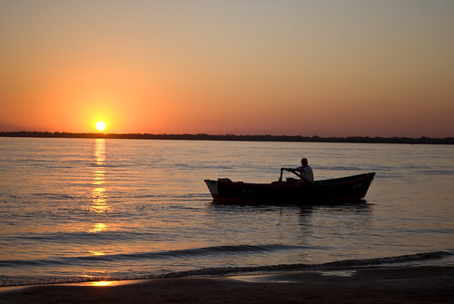 paraná argentina rio river fisherman weekend corrientes pescador dorado remar
