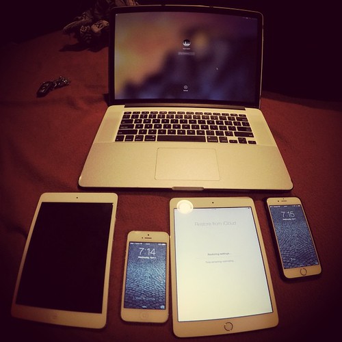 Slight #apple #addict lol #ipadmini #ipadmini3 #iphone5 #iphone6 #gold #128gb #jailbroken #cydia #macbookpro #retina #like #comment #follow #support #idevices #gopro #sylert | by djsylert
