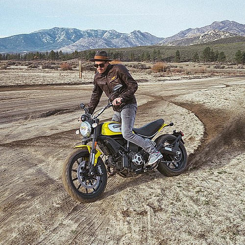 { Urban Cowboy } A true gentleman never takes his hat off. Shot by @brahmino ✌️ #scramblerducati #ducati #hat #icon #landofjoy | by dan.fruhauf
