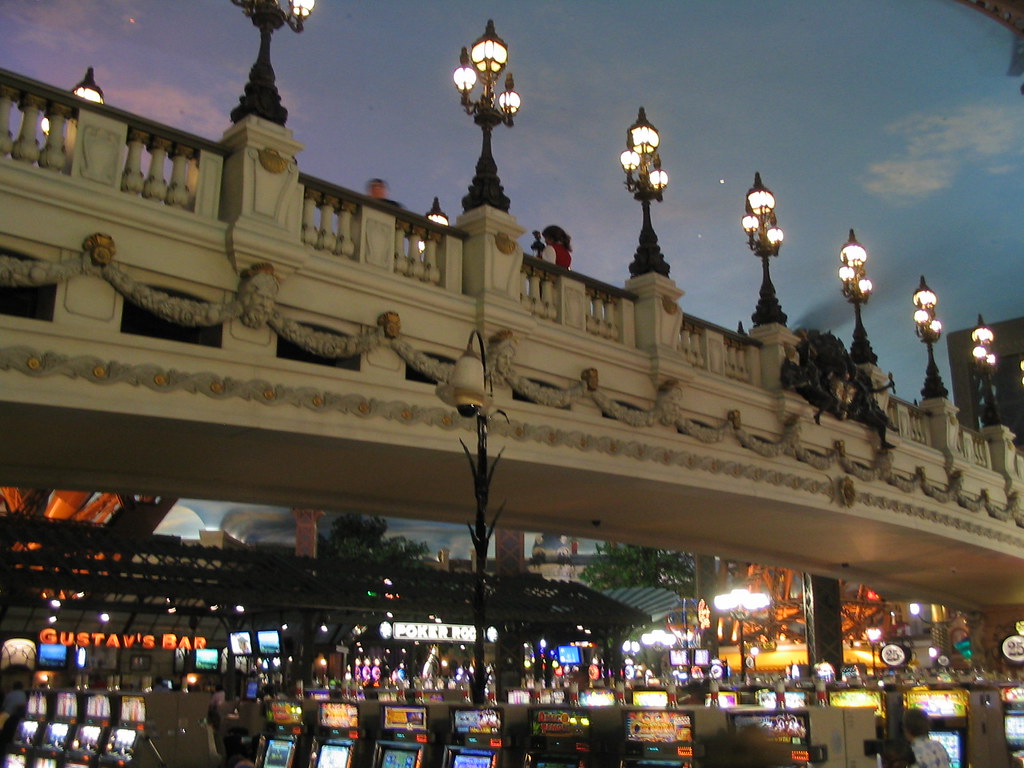 File:DSC33352, Paris Hotel and Casino, Las Vegas, Nevada, USA  (5313670719).jpg - Wikimedia Commons