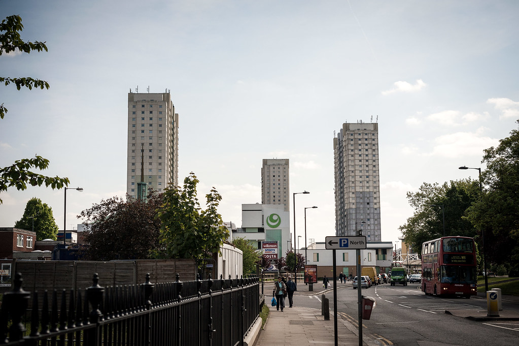 Edmonton Green Estate | Looking south on the Hertford Road t… | Flickr