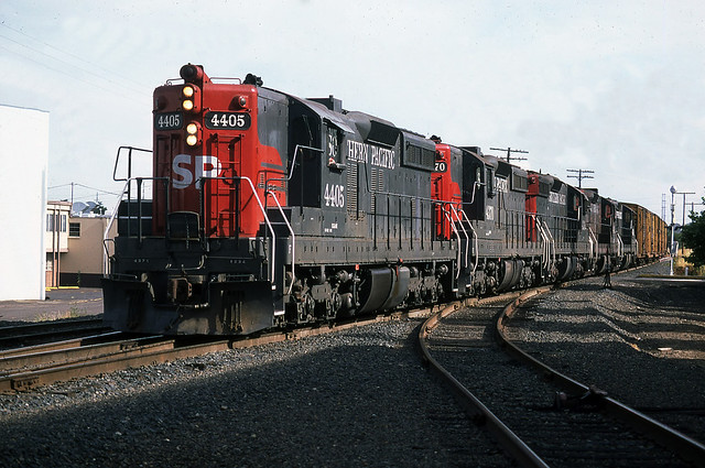 SP SD9e 4405 plus 4 mates Portland, OR July, 1986