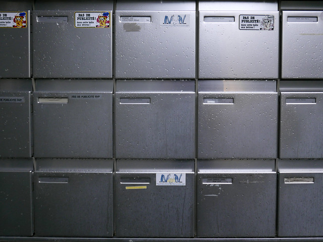 Suisse Lausanne mailbox rain - atana studio