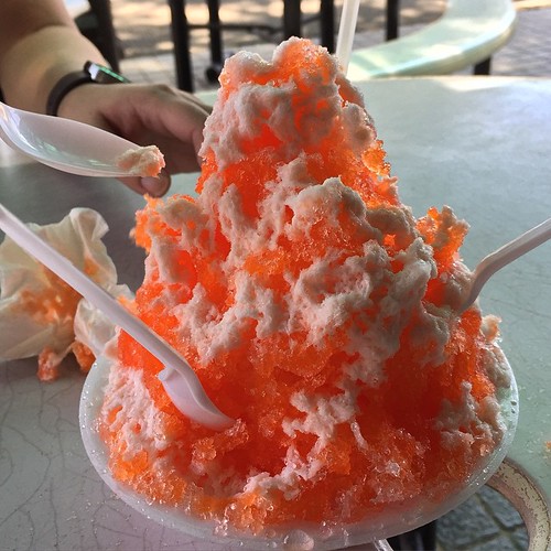 #kvphawaii Shaved ice with ice cream drizzle at Hapuna Beach. Tasted so good after our sweaty beach hike.