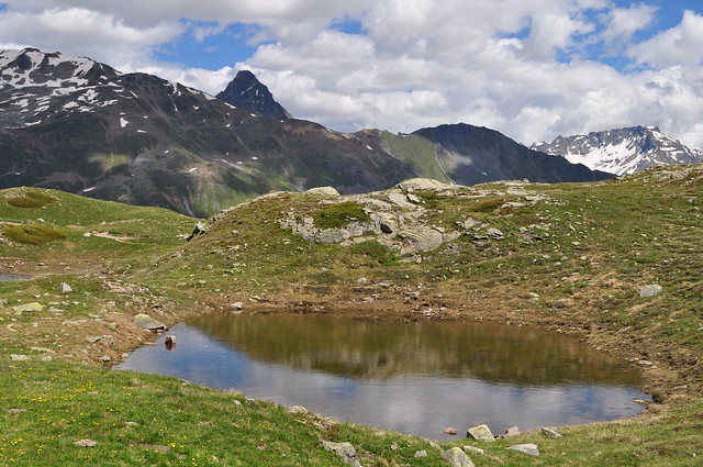 Vue sur le Livigno, col de la Bernina (2328 m), Val Bernina, Haute-Engadine, canton des Grisons, Suisse.