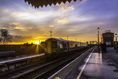 sun station train sunrise birmingham platform dailycommute monday moorstreet