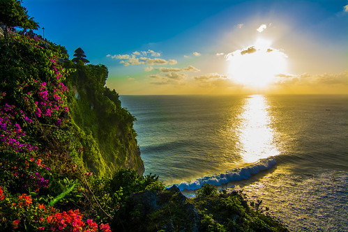 uluwatu temple bali indonesia sunset sea sun wave beach flowers cliff nikon tokina d5200