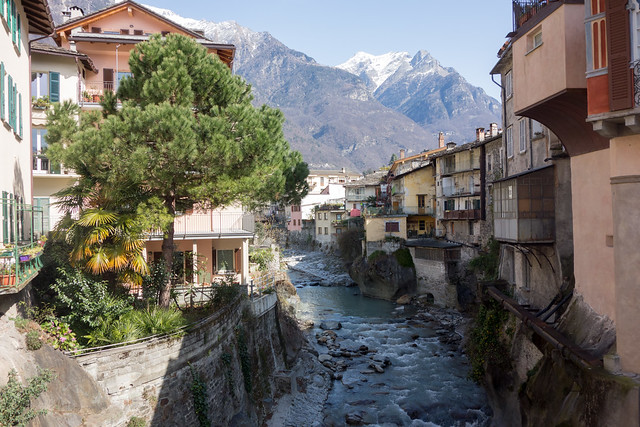 Die Maira fließt durch Chiavenna