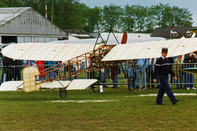 1996.05.012 LA FERTE ALAIS - Blériot XI² (F-AZPG - Ville de Buc - cn.29)