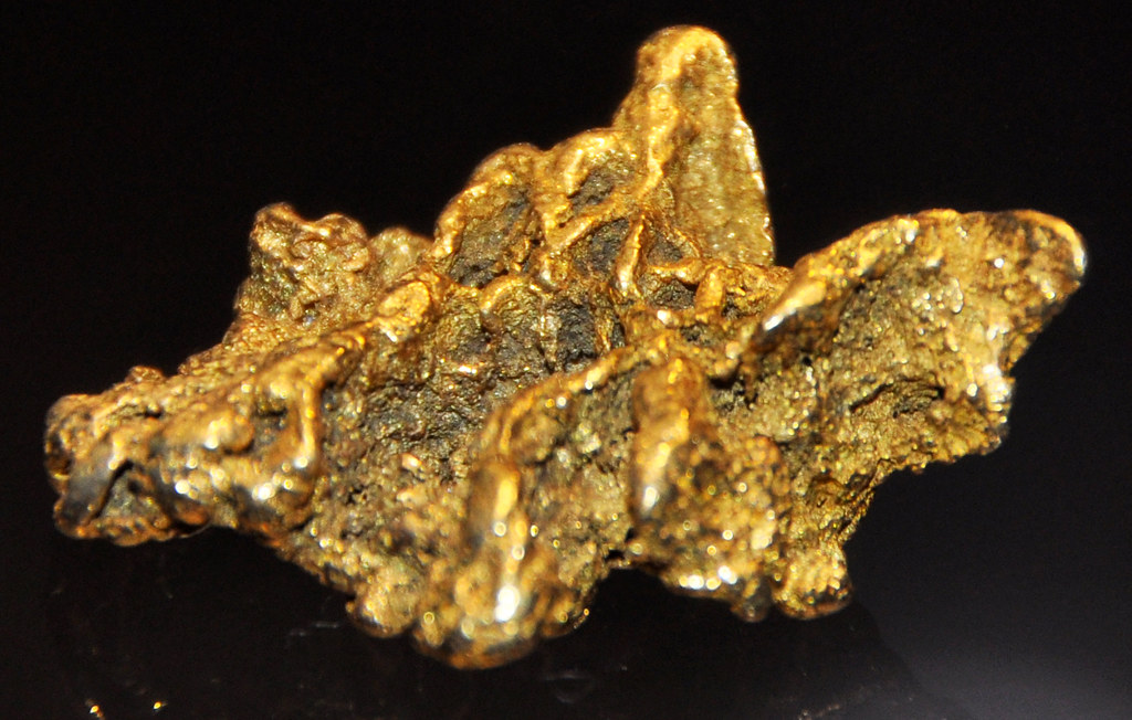 Gold mass 2. Photo by James St. John; (CC BY 2.0)